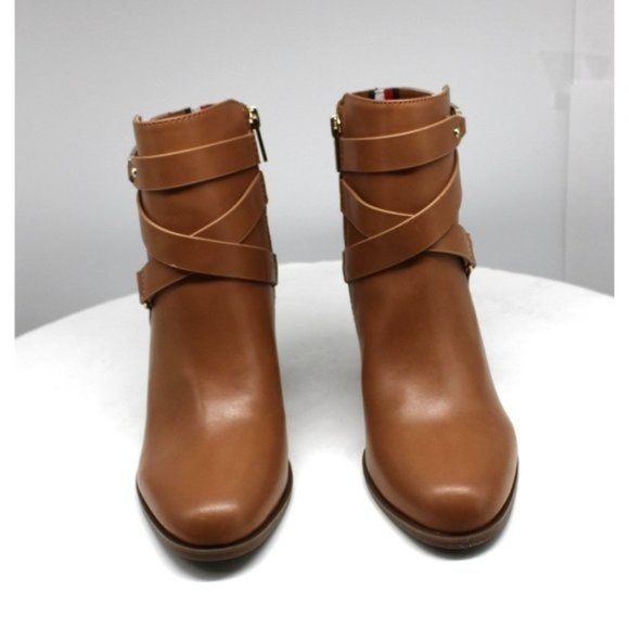 Tommy Hilfiger Darhla Block Heel Bootie (size 7.5) - Picture 2 of 8